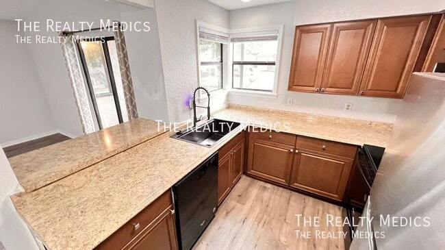 Building Photo - 3043 Antique Oaks Cir