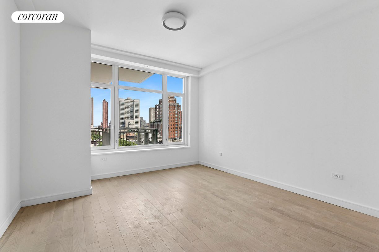 Building Photo - 300 E 83rd St