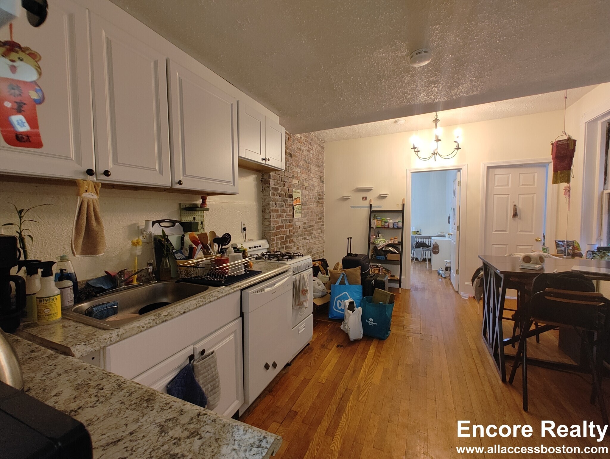 Building Photo - 93 West Cedar St