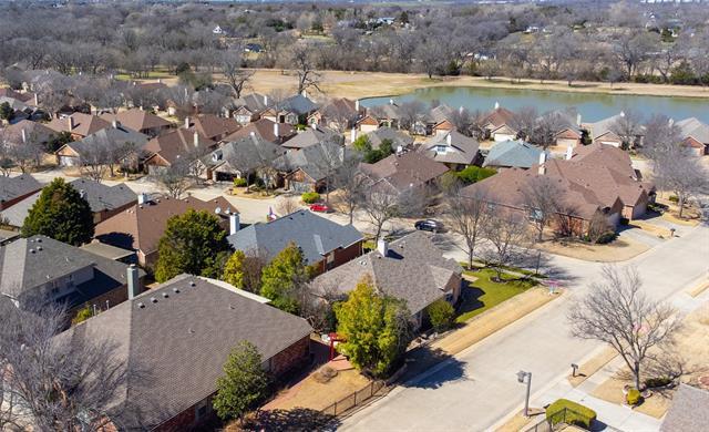 Building Photo - 1312 Quaker Dr