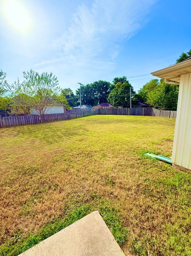 Building Photo - 3 Car Garage, South East Springfield - Caltapa Station Subdivision