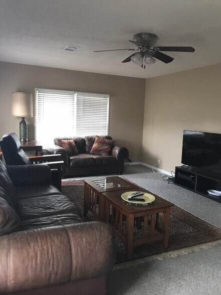 Building Photo - 1800 Ross St