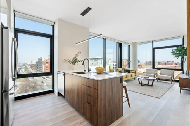 Building Photo - 1130 W Van Buren St