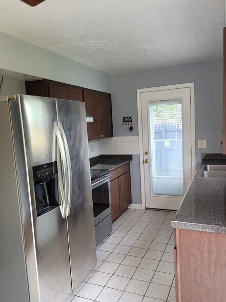 Building Photo - 4502 Paxton Dr S