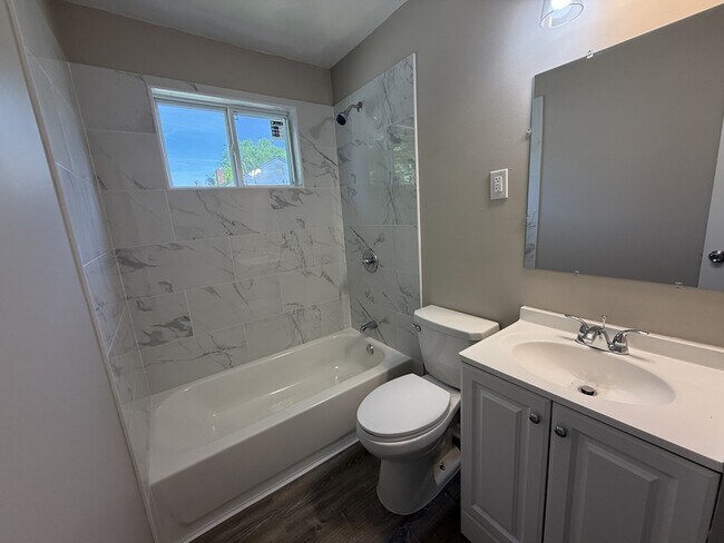 Building Photo - 1537 Boxwood St