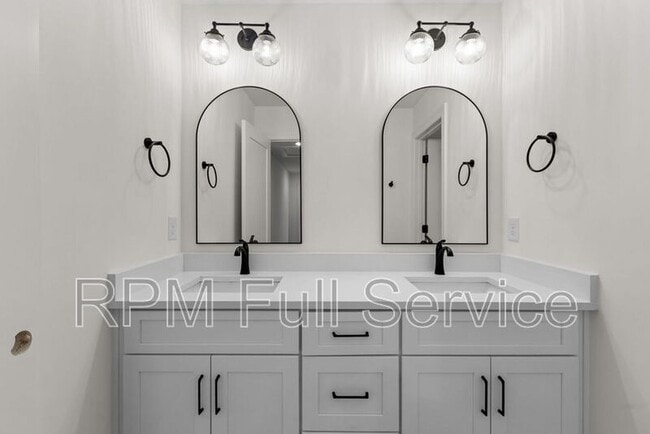 Building Photo - 2109 14th Ave N