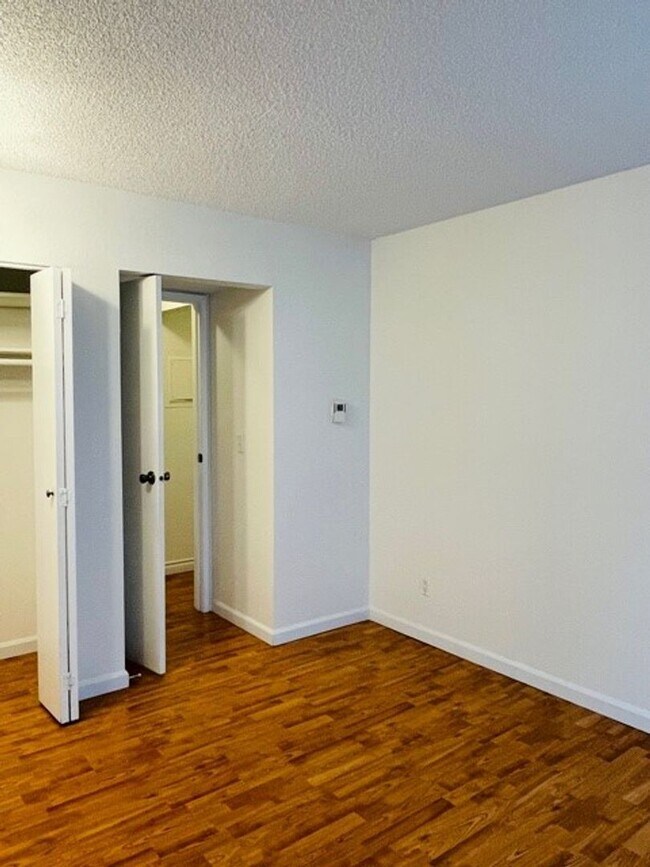 Building Photo - Spacious 2Bd/2Bath Condo located in The Ri...
