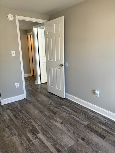 Building Photo - 8429 Pioneer Dr