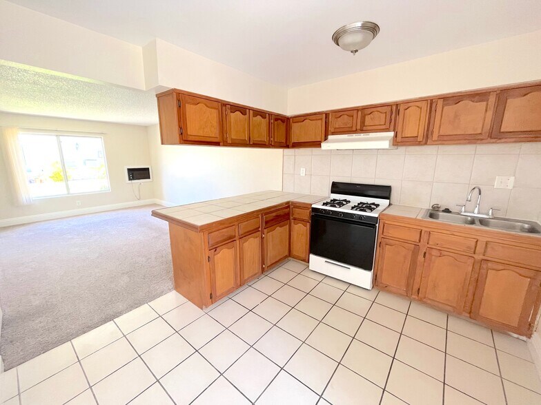 Building Photo - 1324 W Winn Dr