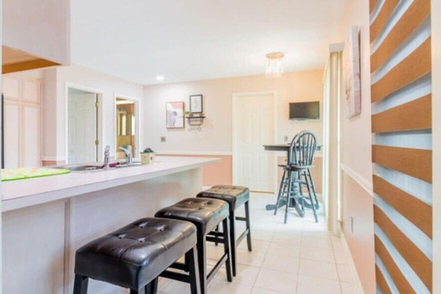 Building Photo - 6498 Yellow Stone Dr