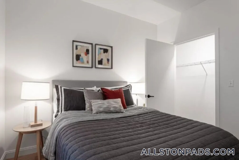 Building Photo - 83 Gardner St