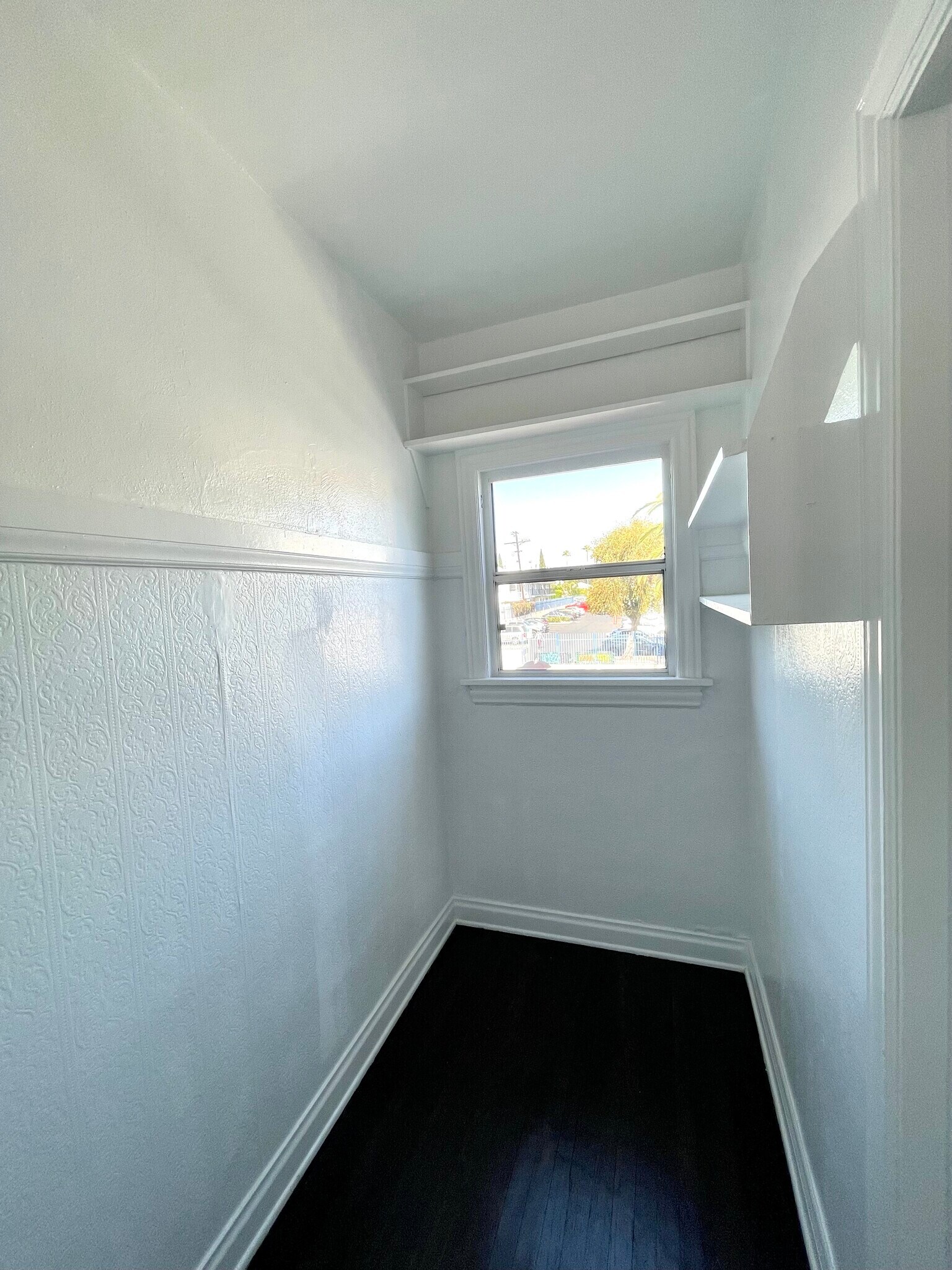 Bonus Game Room - 717 1/2 N Ridgewood Pl