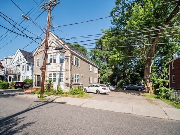 Building Photo - 145 Murdock St