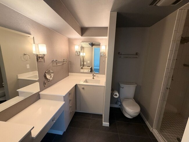 Building Photo - 13139 W Seville Dr