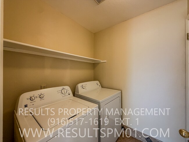 Building Photo - Make this Beautiful 4 Bedroom Your New Home