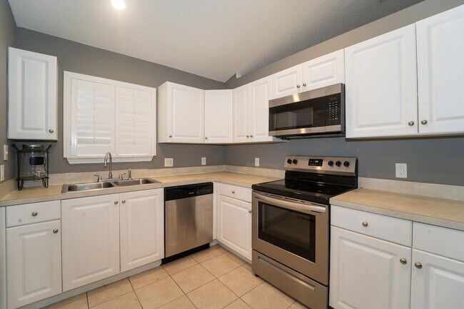 Building Photo - 841 Helen St