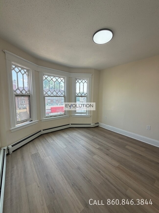 Building Photo - 906-908 Park St-3E