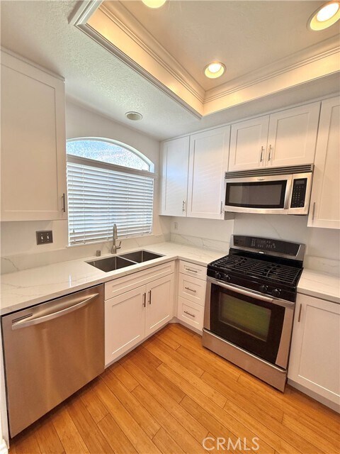 Building Photo - 30902 Club House Dr