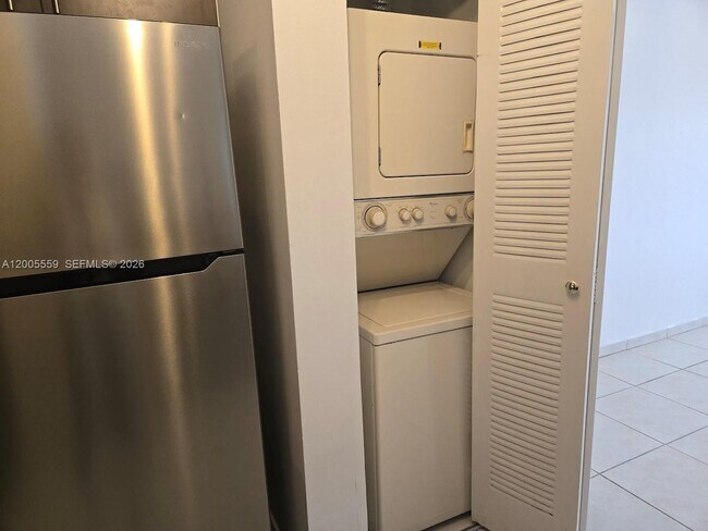 Building Photo - 7260 NW 114th Ave