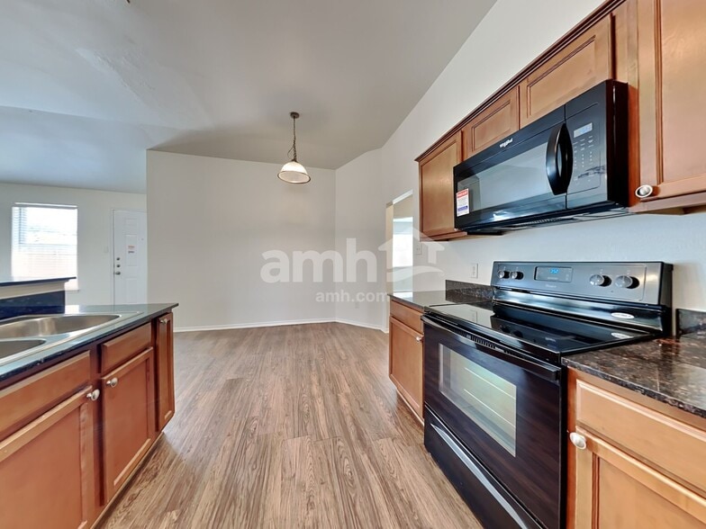 Building Photo - 1607 Tampa Bay Dr