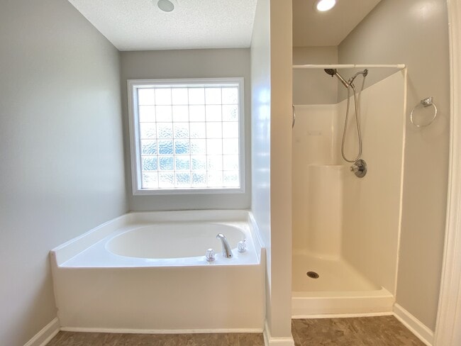 Building Photo - 346 Cresthaven Dr