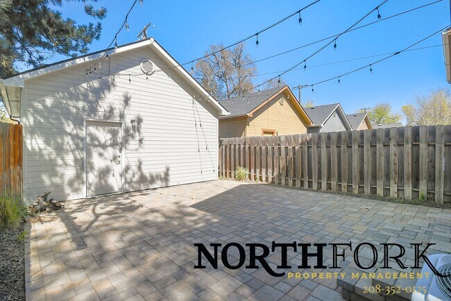 Building Photo - Fantastic Central Boise Home