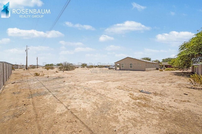 Building Photo - 3520 N La Paz Dr