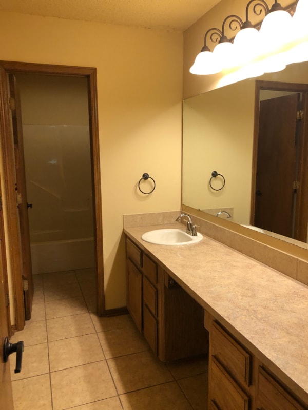 Building Photo - 2913 Laura Ln