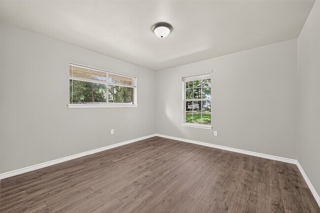 Building Photo - 611 Dogwood Trail