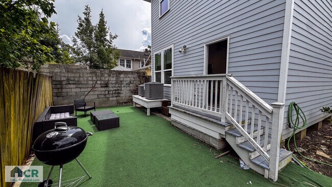 Building Photo - 5bd/2ba Near Campus and Stadium! Text 727-459-4141 for more info!