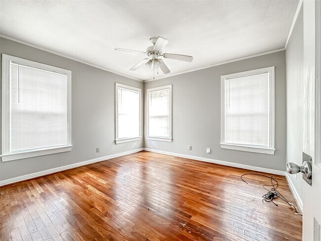 Building Photo - 6340 Parkdale Dr
