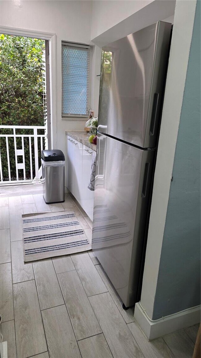 Building Photo - 761 Euclid Ave