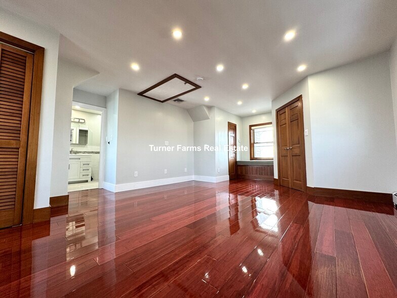 Building Photo - 62 Upland Rd