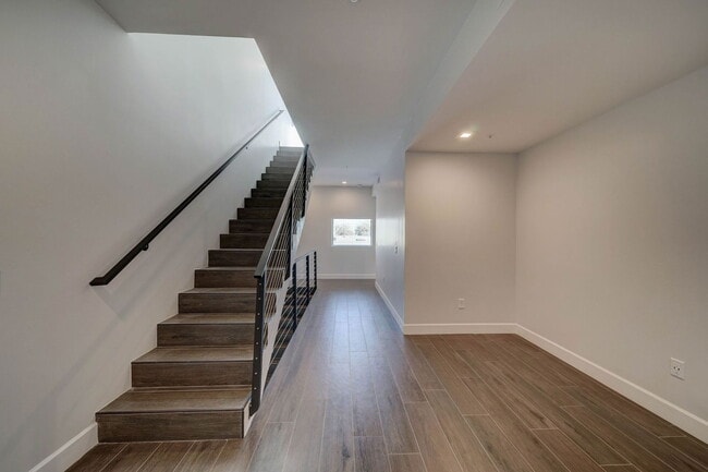 Building Photo - 504 E Roosevelt St