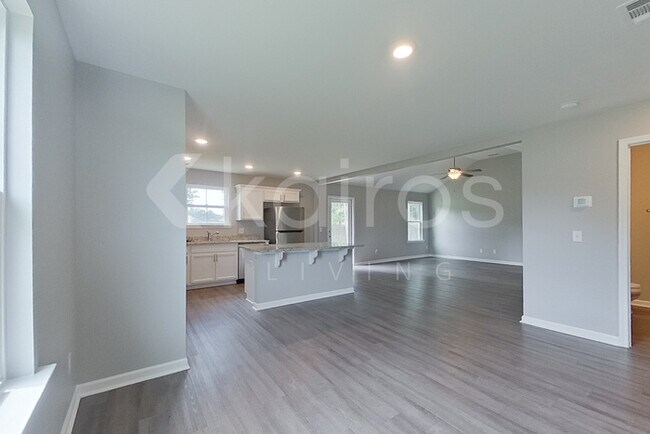 Building Photo - 201 Western Red Cedar Dr