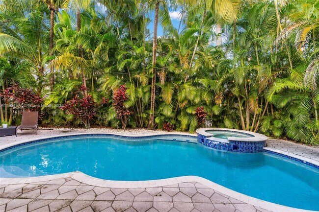 Building Photo - 10775 Blue Palm St