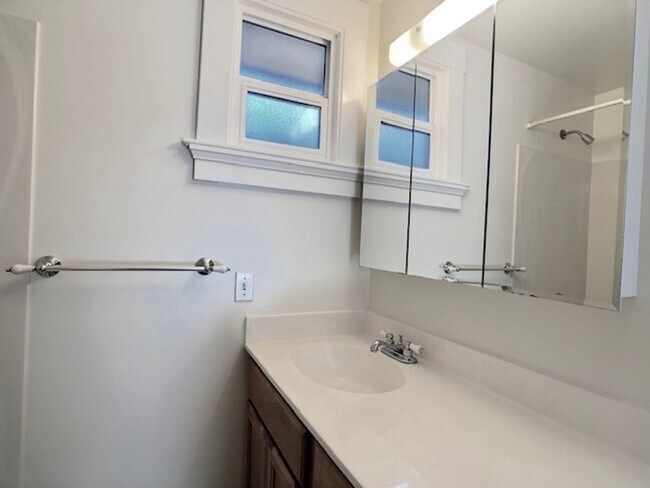 Building Photo - 1714 Santa Clara Ave