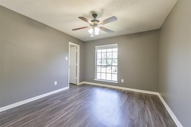 Building Photo - 2509 S Mission Cir