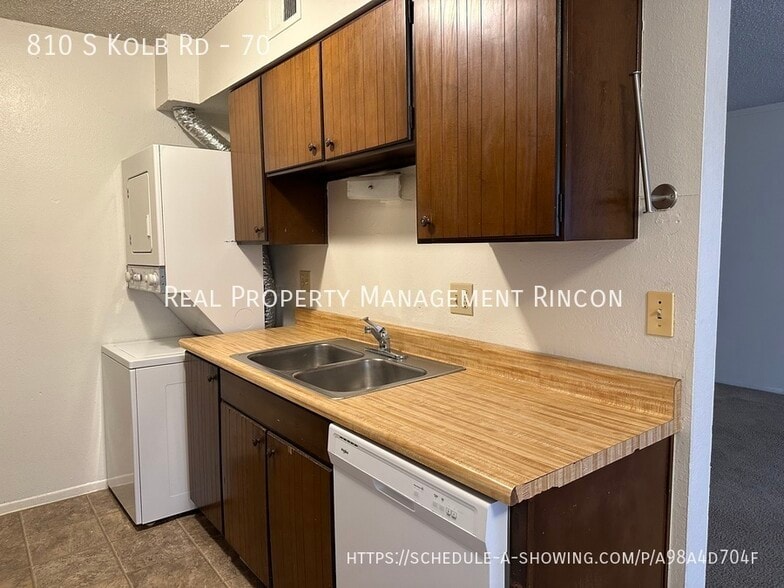 Building Photo - 810 S Kolb Rd