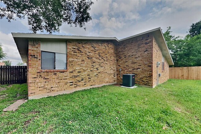 Building Photo - 5211 Girnigoe Dr