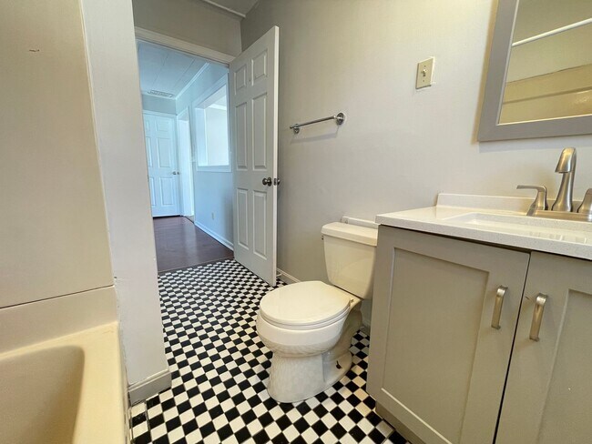 Building Photo - 29 Front St