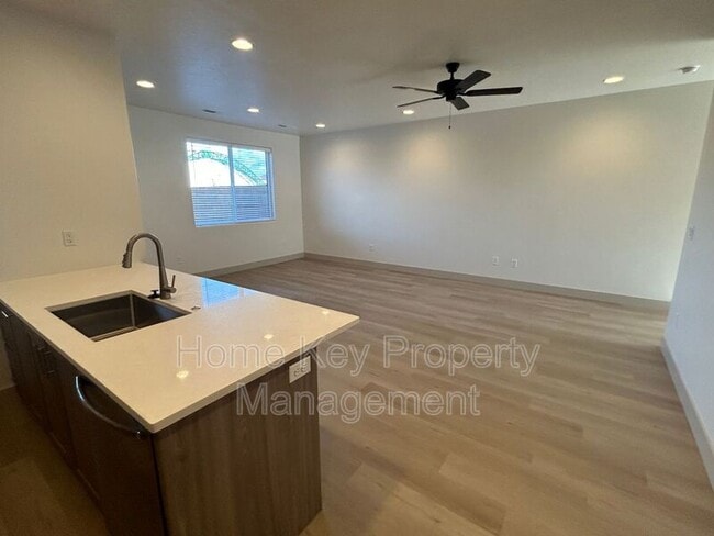 Building Photo - 960 Heritage Dr