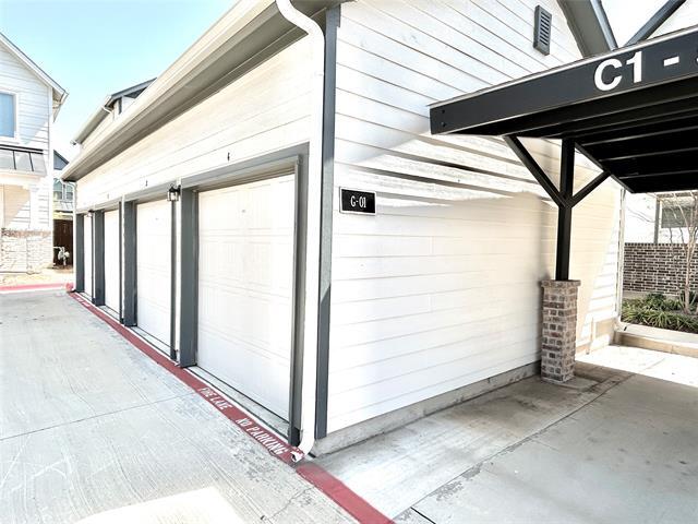 Building Photo - 1830 NE Green Oaks Blvd