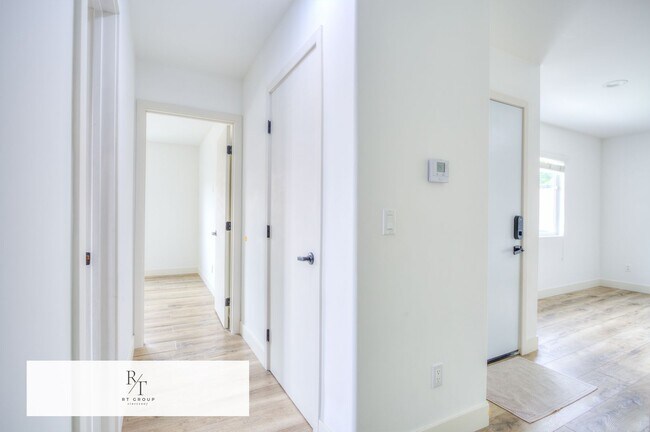 Building Photo - Bright 2BD Back House in Temple City Unified School District – Washer/Dryer Included. Separate En...