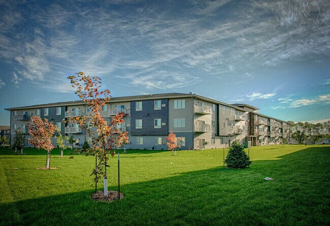 Building Photo - Northtown Crossing - Pet Friendly, Student...