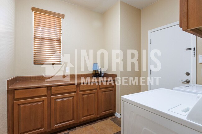 Building Photo - Beautiful Home with a POOL Service Included