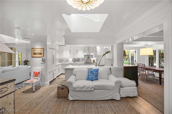 Building Photo - 295 6th St N