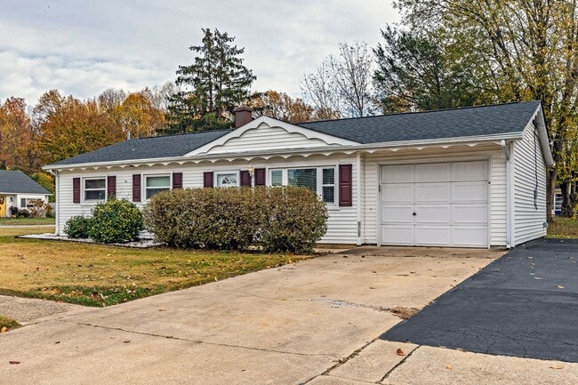 Primary Photo - 3 bedroom, 1 bath, newly renovated ranch in Todd Estates, Newark