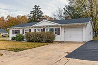 Building Photo - 3 bedroom, 1 bath, newly renovated ranch in Todd Estates, Newark