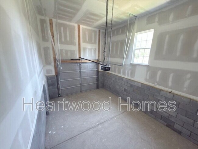 Building Photo - 212 Lincolnshire Blvd